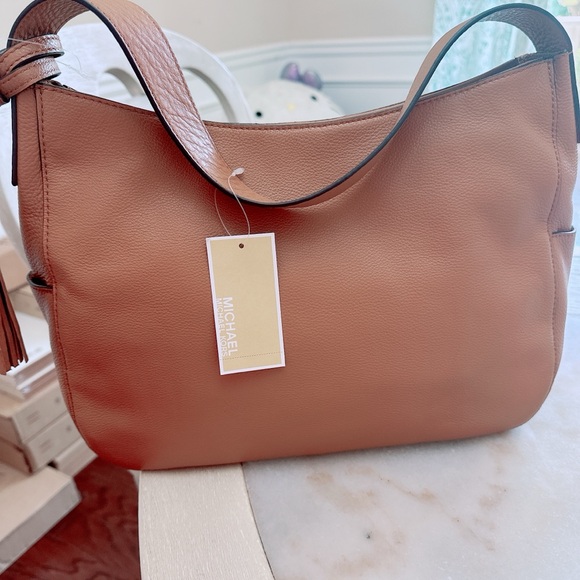 Michael Kors MICHAEL KORS Ashbury Slouchy Large Leather Shoulder Bag /NWT - Picture 6 of 10